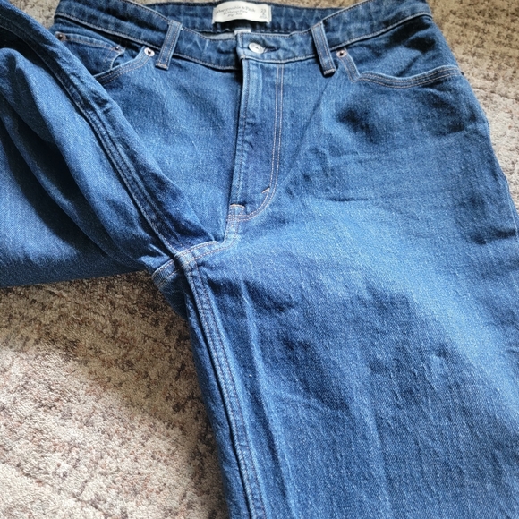 A&F Curve Love The Vintage Flare High Rise Jeans Raw Hem Size 29 Tall - Picture 8 of 15